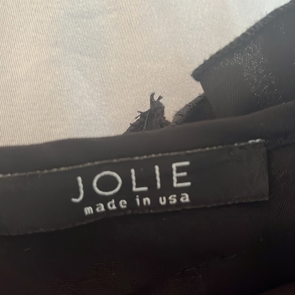 Black blouse with ruffled shoulders - Picture 3 of 8